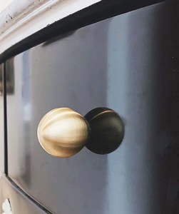 Boutons de tiroir décoratifs modernes et élégants en métal faits à la main, vente en gros, poignées de meuble de cuisine, poignées de commode, pour chambre, salle de bain, salon - Product Image 2