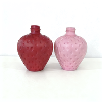 Lege 8oz 250ml aardbei-appelvormige PE plastic pompflacons voor lotion, shampoo, douchegel, aangepaste verpakking