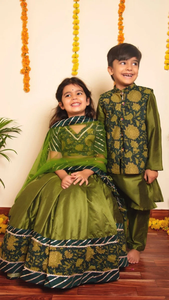 Ensemble Lehenga Choli en coton vert moderne pour enfants Bachapan Idika |   Tenue ethnique pour les fêtes, les mariages, les remises de diplômes et les festivals - Product Image 5
