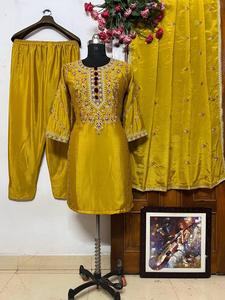 Fête de créateur lourd et tenue décontractée Chinon soie entièrement fil broderie haut et palazzo avec ensemble Dupatta brodé - Product Image 4