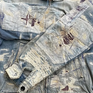 Veste en jean pour homme, denim délavé à l'acide, broderie de boutons, doublure en polaire, logo sur le devant, hiver - Product Image 4