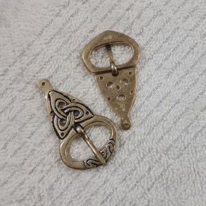 Hebilla de cinturón vikingo con remaches Hebilla de cinturón de latón medieval BC - Product Image 3
