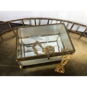 Meilleure vente boîte à bagues en verre organisateur de bijoux en verre et métal cadre polonais or pour les fiançailles de mariage d'anniversaire - Product Image 1