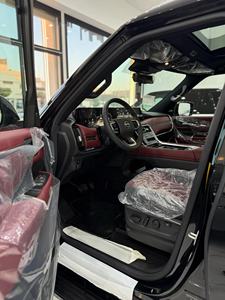 Descubra Nuestro Nuevo Nissan Patrol Platinum 2024, SUV Diésel Automático con Techo Panorámico y Envío Gratuito a Todo el Mundo - Product Image 2