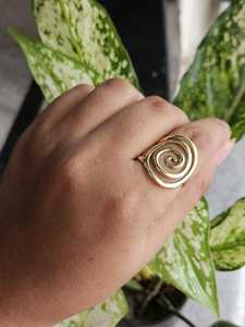 Anillo ajustable de latón natural hecho a mano piedra lunar áspera soldadura moderna Boho junio piedra natal venta al por mayor para India - Product Image 2