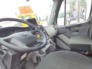 Meilleure Offre - Camion à Plateau Plat d'Occasion 2020 M2 106 à Double Essieu de 24 pieds - 270 CV, Boîte Automatique 6 Vitesses, Exportation Mondiale - Product Image 2