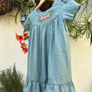 Vestido de lino suave bordado a mano para niñas, estilo informal para el primer cumpleaños de niños pequeños, OEM hecho en Vietnam - Product Image 4
