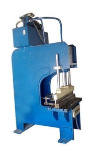 Presse hydraulique semi-automatique avec construction en acier inoxydable et moteur de 200 kW - Product Image 3