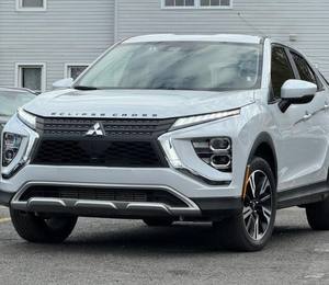 Mitsubishi Eclipse Cross SEL S-AWC 2024 blanc, conduite à gauche, d'occasion, toit ouvrant, démarrage à distance, sièges en cuir, automatique, jantes en alliage - Product Image 1