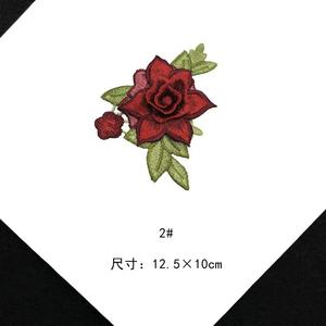 Patchs brodés en chenille tissée écologiques personnalisables avec des motifs de roses rouges et d'alphabet, appliques à coudre ou à repasser DIY - Product Image 4