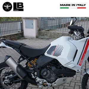 Adesivi protettivi laterali 3D per serbatoio moto compatibili con Ducati DesertX - Product Image 3