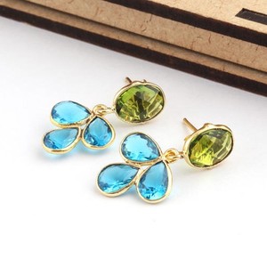 Nueva llegada Pendientes de gota con estilo dorado Pendientes de diseño de flores doradas Verde por pendiente de piedras preciosas - Product Image 6