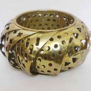 Brazalete de Metal de Lujo Chapado en Cobre para Mujer, Diseño Único de Cúpula Calada, Brazalete Ancho y Grueso de Metal Sólido - Product Image 1