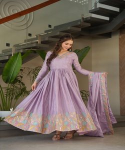 ชุด Anarkali Mul ผ้าฝ้ายปักด้ายสำหรับเทศกาลสีชมพู - Product Image 2