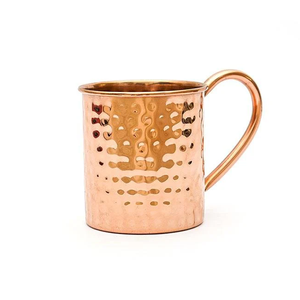 Mug en cuivre martelé brillant avec corps conique et poignée confortable pour une consommation quotidienne élégante - Product Image 3
