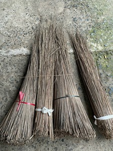 Escoba de coco de alta resistencia, perfecta para barrer jardines y áreas al aire libre, disponible para compras al por mayor a excelentes precios - Product Image 6