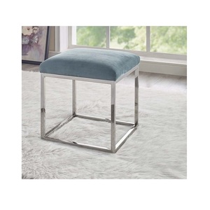 Tabouret de bar ottoman de qualité supérieure au design de luxe plateau en velours blanc support en métal doré brillant mini tabouret à prix de vente de qualité supérieure - Product Image 2
