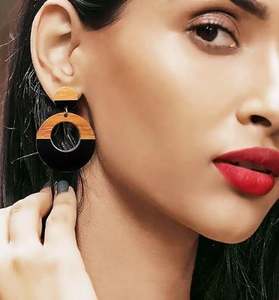 Boucles d'oreilles en résine peintes à la main pour femmes, couleur personnalisée, forme ronde, durables, légères, bijoux traditionnels pour les fêtes - Product Image 6