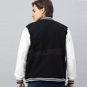 Chaqueta universitaria de corte clásico para hombre con botones a presión y mangas de contraste Chaqueta universitaria con logotipo bordado personalizado para hombre - Product Image 3