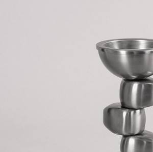 Brûleur d'encens Bakhoor moderne en acier inoxydable avec design sculpté et base en acrylique, design arabe pour la maison du Golfe et l'usage au Moyen-Orient - Product Image 6