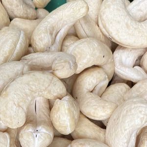 เม็ดมะม่วงหิมพานต์คั่วและบรรจุภัณฑ์ทำตามฉลากส่วนตัว W320เวียดนาม - Product Image 1