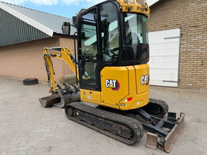 Miniexcavadora CAT 302CR modelo estándar de 2 toneladas con motor, caja de cambios y bomba de engranajes esenciales. - Product Image 4
