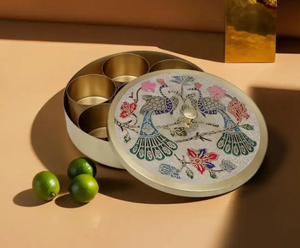 Caja de especias de latón indio de diseño premium de calidad fina con tapa 7 contenedores imprescindibles para organizar y cocinar - Product Image 3