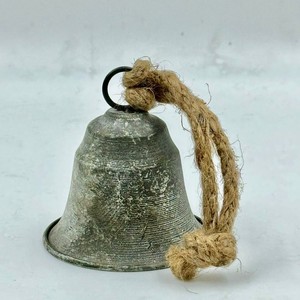 Eatching Metal Christmas Jingle Bell Latón antiguo con diseño negro Colgante Rop Decoración navideña gruesa - Product Image 5