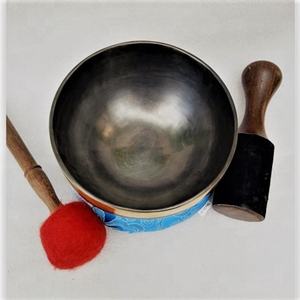 Cuenco de canto Ultra Bati de alta calidad hecho a mano Nepal impresión personalizada estilo religioso Logo tema Acero inoxidable latón medallas etiquetas - Product Image 1