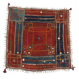 Tela de Algodón Vintage India con Bordado de Espejo, Hecha a Mano, con Parches Antiguos Cosidos, Estilo Tribal Boho de Kutch - Product Image 4