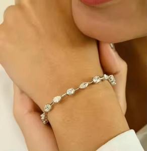 Bracelet de tennis en diamant blanc massif 18 carats en argent Bracelet de forme mixte en diamant moissanite élégant bijoux fins pour cadeau - Product Image 1