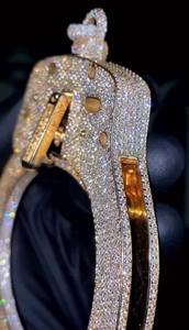 CONCEPTION INT-1-2 Pendentif menottes serti de pierres |   Bijoux Hip Hop en Moissanite |   Pendentif de fête unisexe personnalisé en argent 925 - Product Image 3