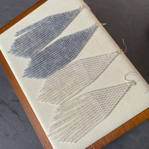 Pendientes colgantes con cuentas Pendientes de cuentas de semillas Regalo para pendientes de cuentas - Product Image 1