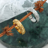 Bague Vintage Rétro Haut de Gamme Mini Ronde en Zircon Cubique Moulé et Gravé, Motif Lune Étoile Cercle, en Acier Inoxydable Doré Anti-ternissement