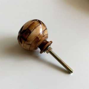 Porte à bouton en os avec motifs floraux Idéal pour l'intérieur - Product Image 2