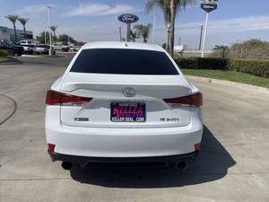 Lexus IS 200t 2017 usado en venta a bajo precio - Product Image 6