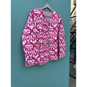 Chaqueta acolchada de algodón con estampado floral reversible hecha a mano, abrigo largo de invierno para mujer en estilo hippie XL con decoración de encaje - Product Image 3