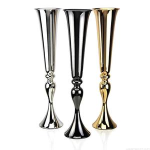 Ensemble de vase à fleurs élégant en or et noir à impression personnalisée de 2 décorations attrayantes pour la maison et le jardin pour Noël Vase décoratif élégant - Product Image 4