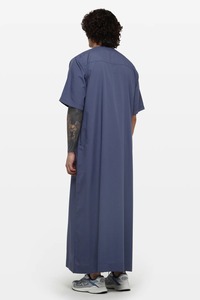 Design minimal Vêtements musulmans traditionnels pour hommes Confortable Modeste Style décontracté Thobe Respirant Caractéristique Décolleté Récemment - Product Image 5