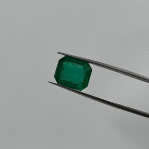 Octogone zambien naturel de qualité supérieure très fin et de haute qualité coupe 3.40 carats pour la fabrication de bijoux - Product Image 1