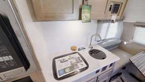 Utilisé aux États-Unis : Caravane de voyage de 16 pieds avec lits superposés, ouverture latérale et structure en aluminium pour vos aventures - Product Image 4