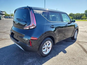 Auto Usado en Buen Estado, Soul-LX Hatchback 2024 Disponible para la Venta, 5 Asientos, Faros LED, Neumáticos R17, Volante a la Izquierda - Product Image 4