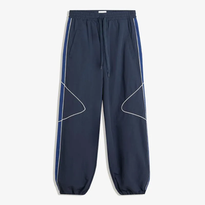 Conjunto de chándal de nailon para hombre, chándal de nailon ligero con cremallera y logotipo reflectante personalizado de fábrica, conjunto de cortavientos OEM 100% - Product Image 4