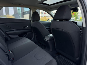 Voiture de luxe d'occasion 2025, finition premium, berline sport, 2 roues motrices, moteur V6 3.5L, transmission automatique, essence, sièges en cuir, panoramique - Product Image 6