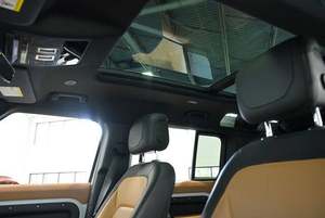 Land Rover Defender 110 X-Dynamic SE 2023 Usado en Excelentes Condiciones - Product Image 5