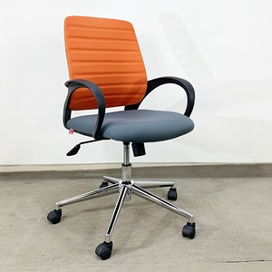 HOM1018-01 Chaise de bureau ergonomique avec base pivotante, accoudoirs intégrés, hauteur réglable, design minimaliste pour atelier et chambre, en tissu - Product Image 4