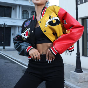 Chaqueta Universitaria Corta para Mujer, Totalmente Negra, Cuerpo de Lana y Mangas de Cuero, Chaqueta Universitaria Corta de Béisbol con Letras - Product Image 3