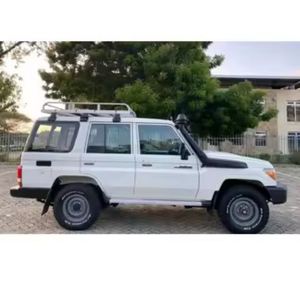 LandCruisers Usados en Excelentes Condiciones en Venta, Motor Diésel, Volante a la Derecha, Asientos de Cuero Oscuro, Tracción Trasera, Control de Crucero Adaptativo - Product Image 4