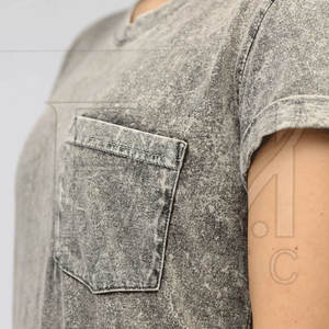 Camisetas de lavado ácido con cuello redondo para mujer con bolsillo frontal para parches personalizados, camisetas de lavado ácido con calidad superior - Product Image 4