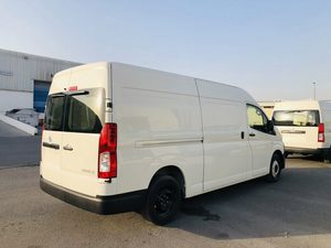 Fourgonnette d'occasion 2018 HIA-CE HI ROOF CARGO >8L V6 BLANCHE Faible Kilométrage Sièges en Cuir Intérieur Clair - Product Image 5